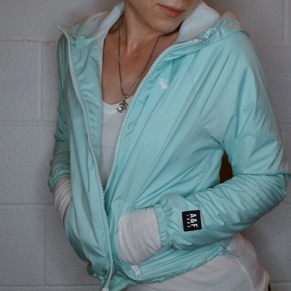 A&F Lightweight Windbreaker in Mint (light teal) Vintage 2012